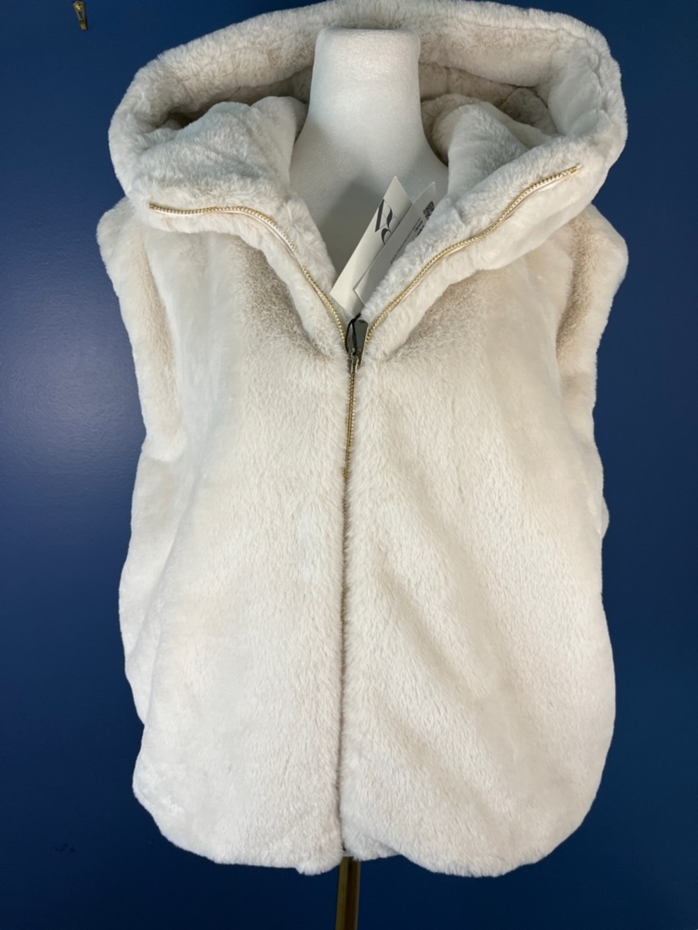 Zara- fabulous "fur" creamy, zip front vest, silky lining, luxe feel, gorgeous!